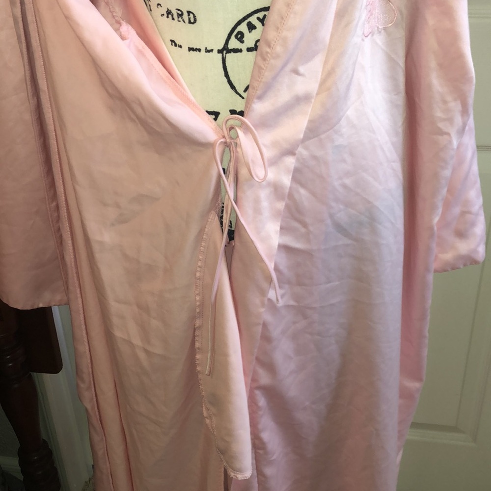 Natori Silk floral Robe - Picture 7 of 9